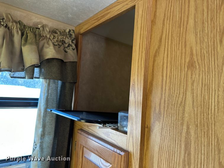 image for item LT9372 2007 Forest River Silverback  camper