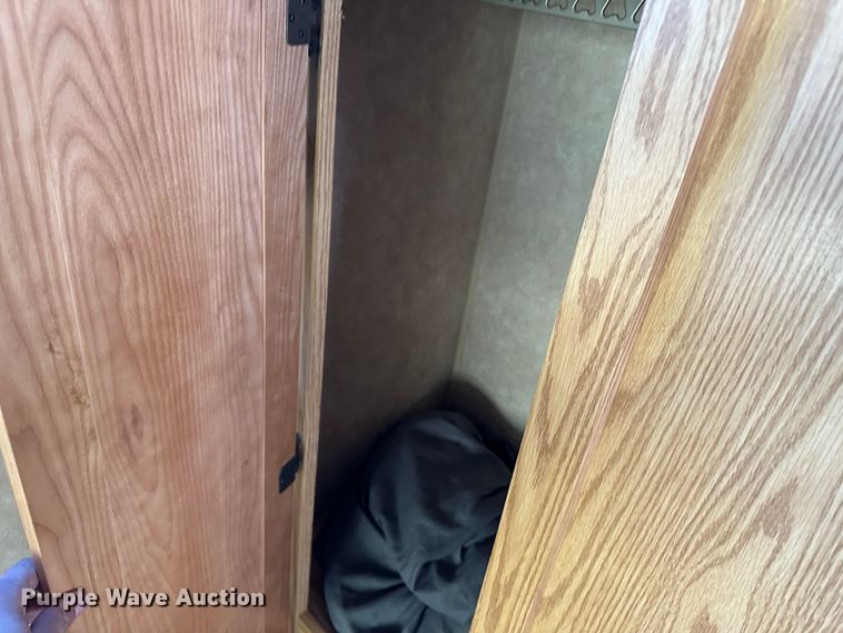 image for item LT9372 2007 Forest River Silverback  camper