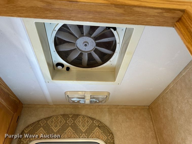 image for item LT9372 2007 Forest River Silverback  camper