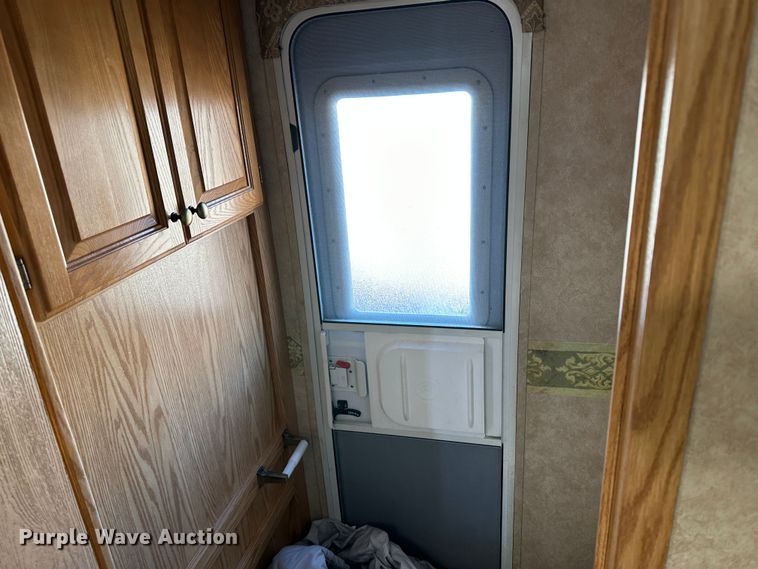 image for item LT9372 2007 Forest River Silverback  camper