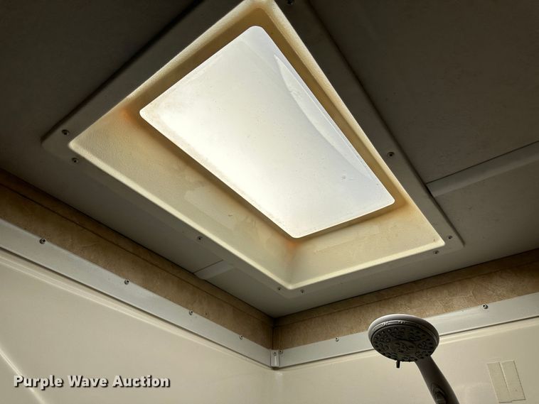 image for item LT9372 2007 Forest River Silverback  camper