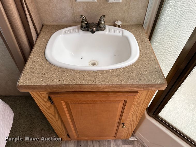 image for item LT9372 2007 Forest River Silverback  camper