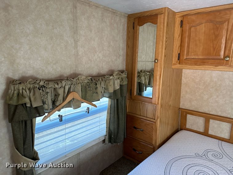 image for item LT9372 2007 Forest River Silverback  camper