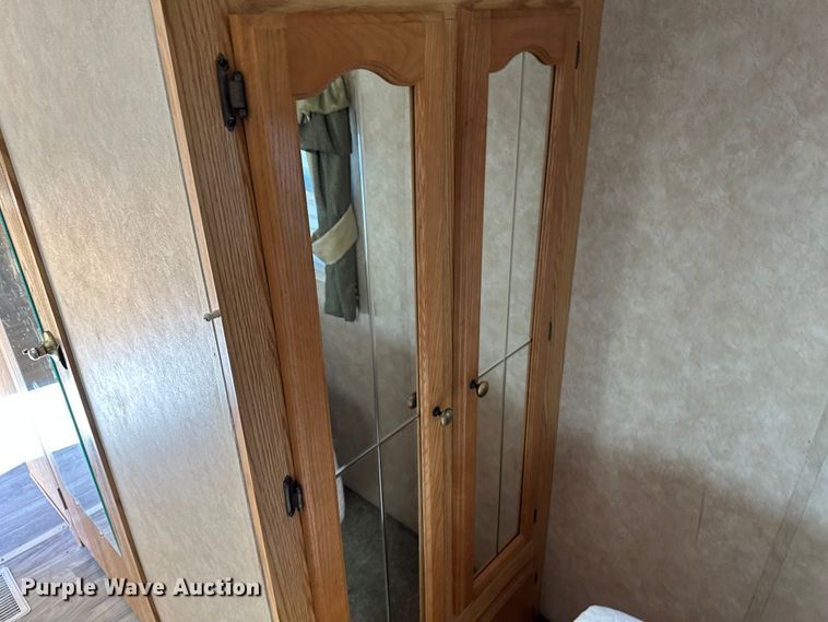 image for item LT9372 2007 Forest River Silverback  camper