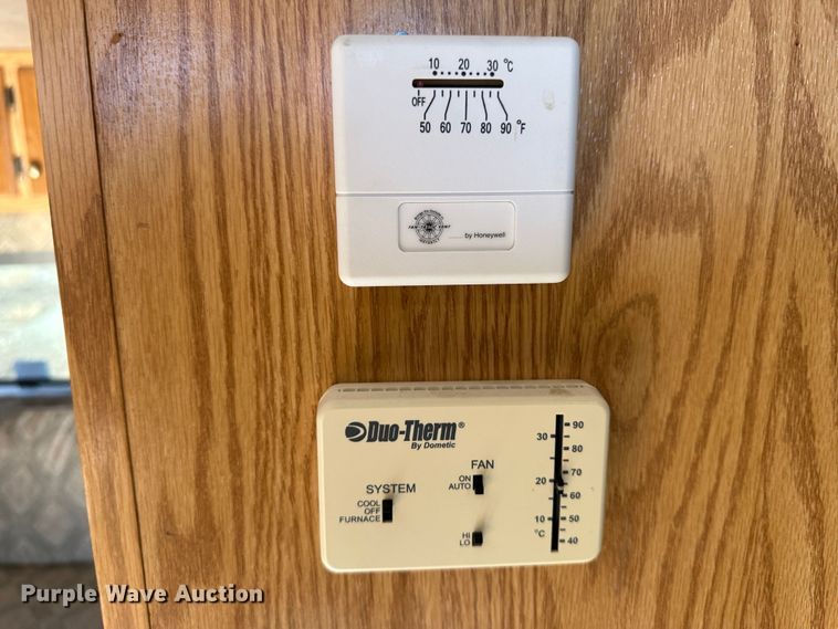 image for item LT9372 2007 Forest River Silverback  camper