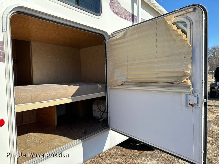 image for item LT9372 2007 Forest River Silverback  camper