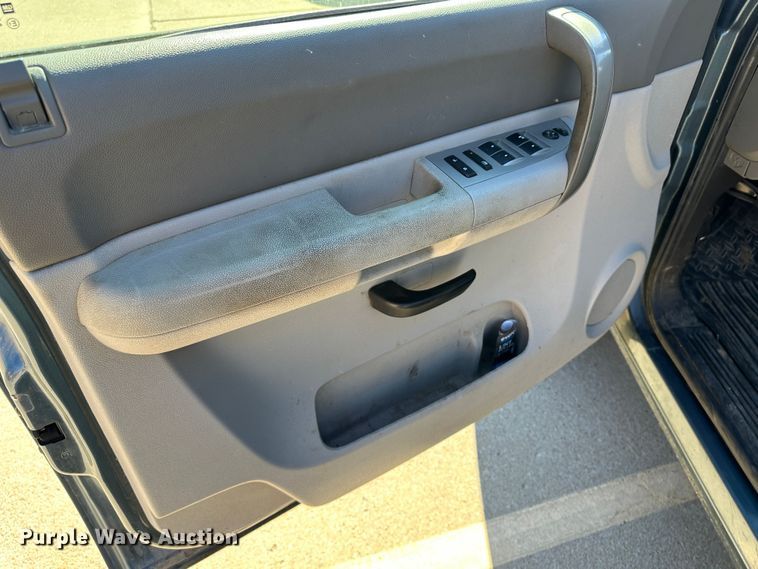 image for item LT9387 2007 Chevrolet Silverado 1500  Ext. Cab pickup truck