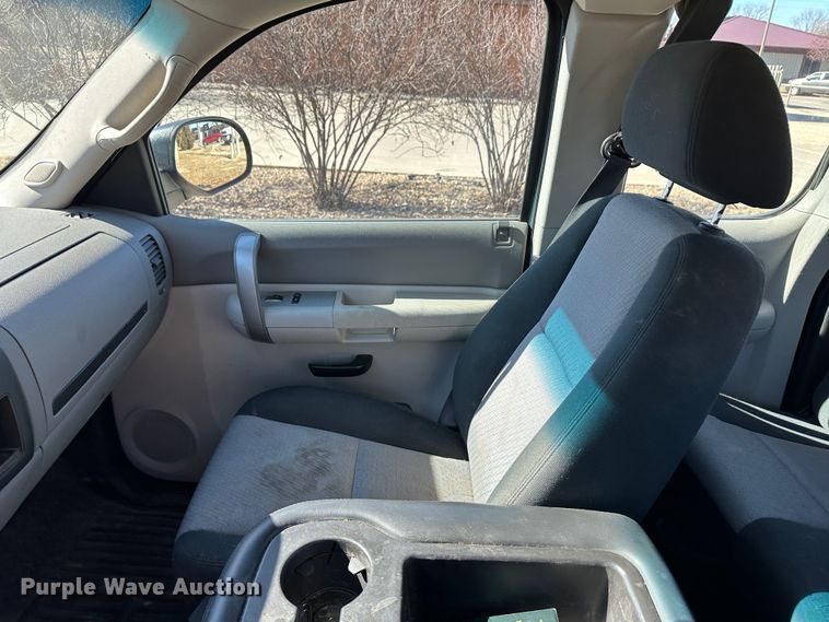 image for item LT9387 2007 Chevrolet Silverado 1500  Ext. Cab pickup truck