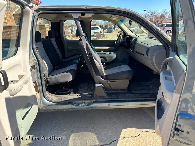 image for item LT9387 2007 Chevrolet Silverado 1500  Ext. Cab pickup truck