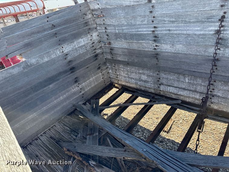 image for item LT9445 Grain truck bed