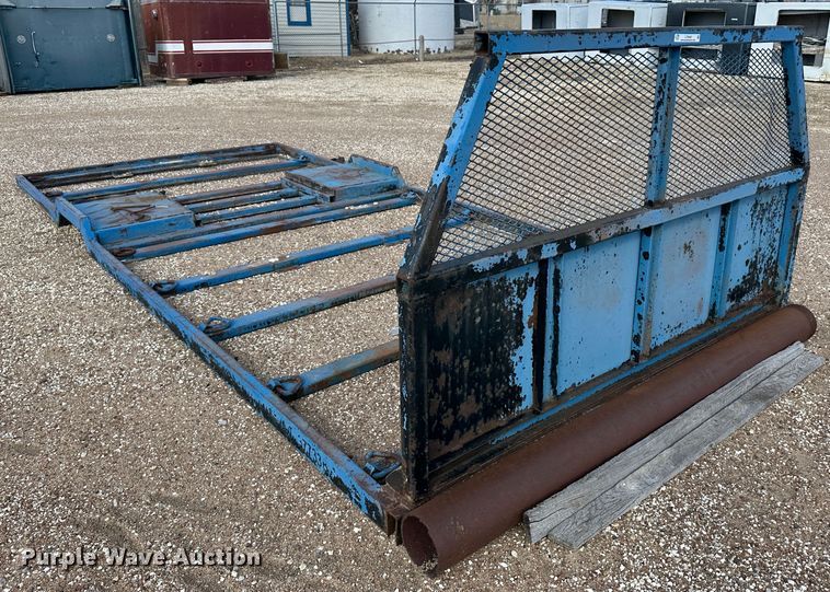 image for item LT9449 Flatbed