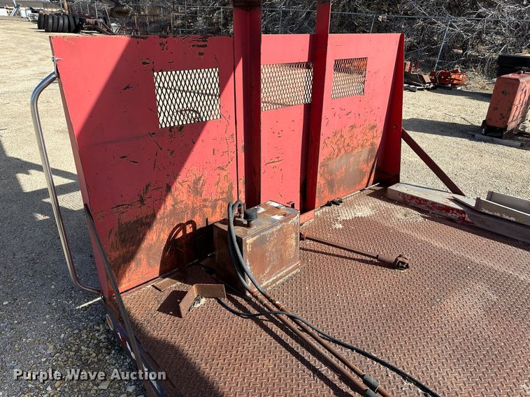 image for item LT9452 Shingle conveyor truck bed