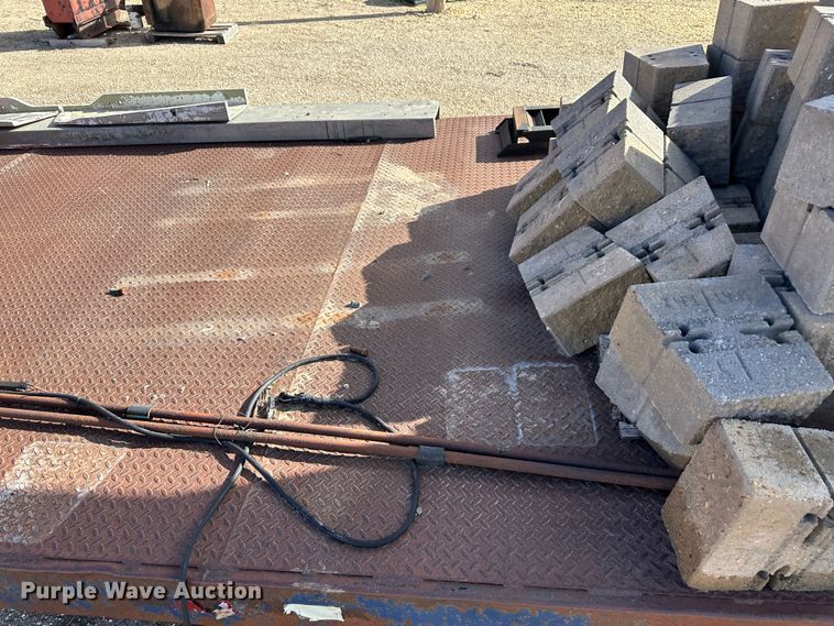 image for item LT9452 Shingle conveyor truck bed