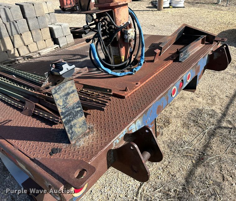image for item LT9452 Shingle conveyor truck bed