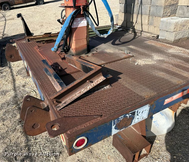 image for item LT9452 Shingle conveyor truck bed
