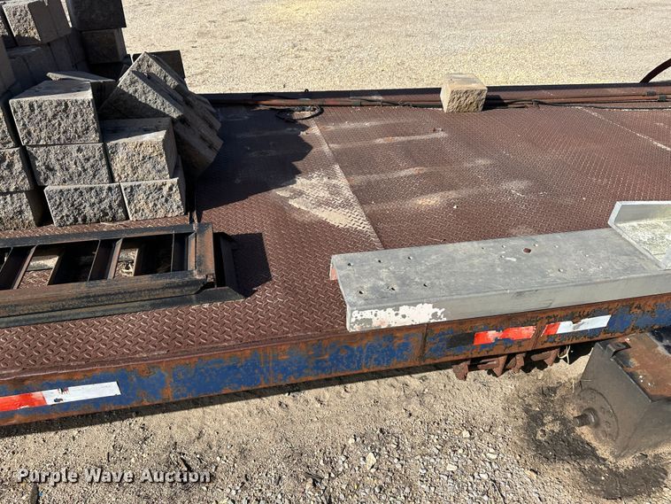 image for item LT9452 Shingle conveyor truck bed