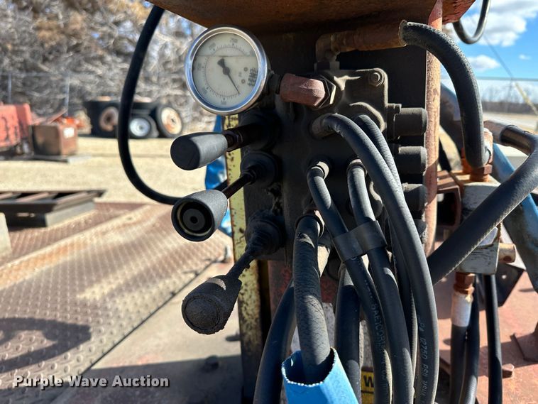 image for item LT9452 Shingle conveyor truck bed