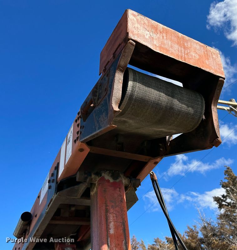 image for item LT9452 Shingle conveyor truck bed