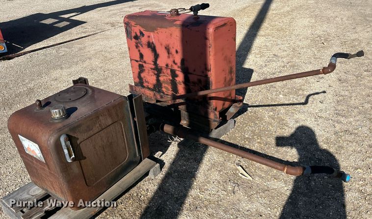 image for item LT9453 (2) hydraulic reservoirs