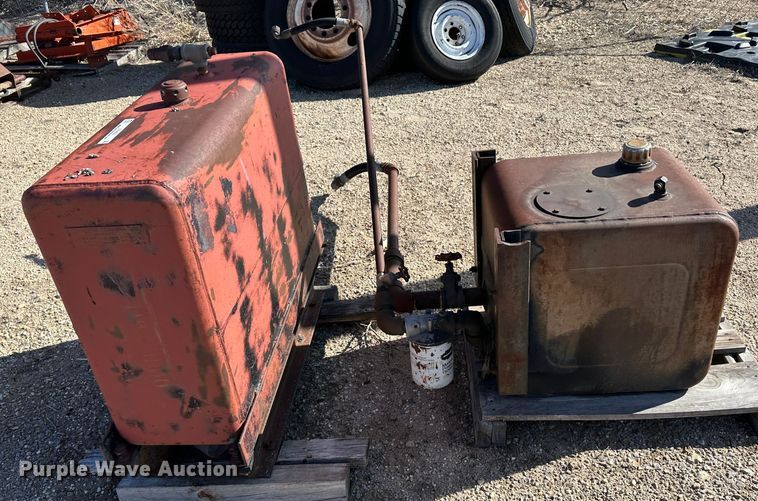 image for item LT9453 (2) hydraulic reservoirs