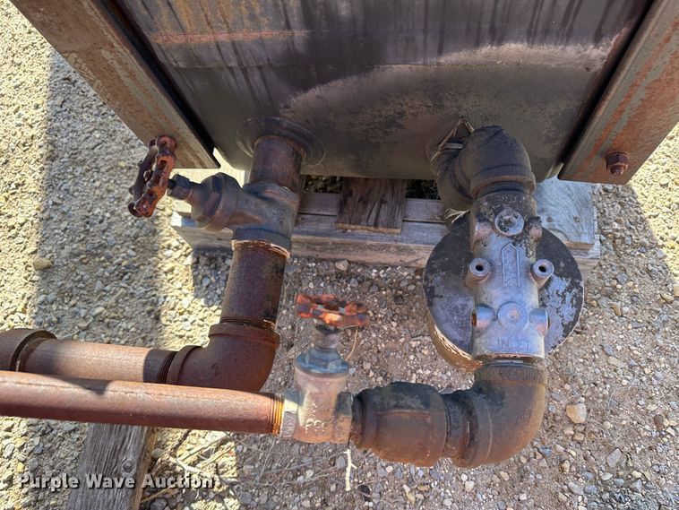 image for item LT9453 (2) hydraulic reservoirs