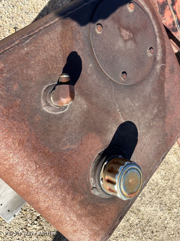 image for item LT9453 (2) hydraulic reservoirs