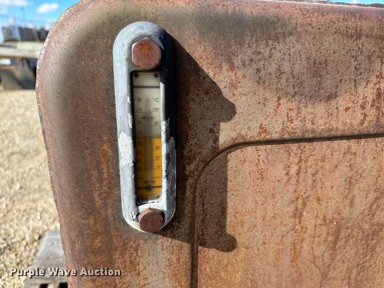 image for item LT9453 (2) hydraulic reservoirs