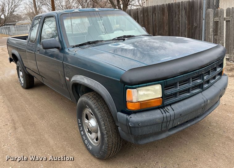 image for item LT9463 1994 Dodge Dakota  Club Cab pickup truck
