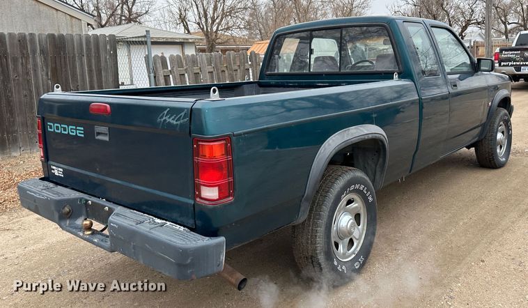 image for item LT9463 1994 Dodge Dakota  Club Cab pickup truck