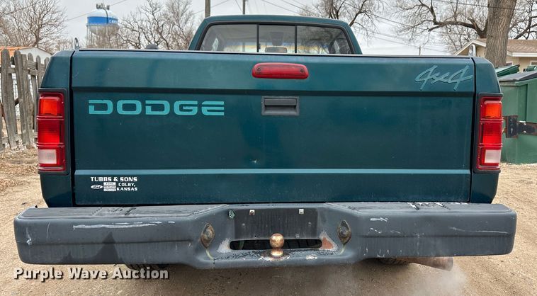 image for item LT9463 1994 Dodge Dakota  Club Cab pickup truck