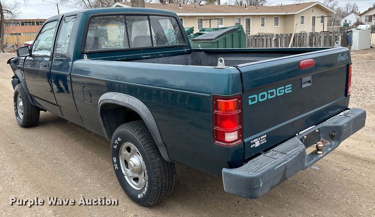 image for item LT9463 1994 Dodge Dakota  Club Cab pickup truck