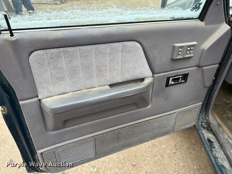 image for item LT9463 1994 Dodge Dakota  Club Cab pickup truck