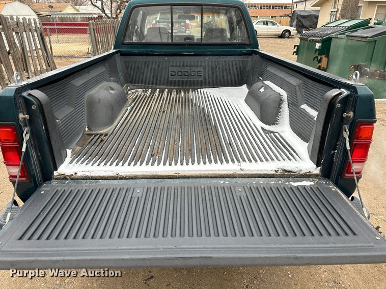 image for item LT9463 1994 Dodge Dakota  Club Cab pickup truck