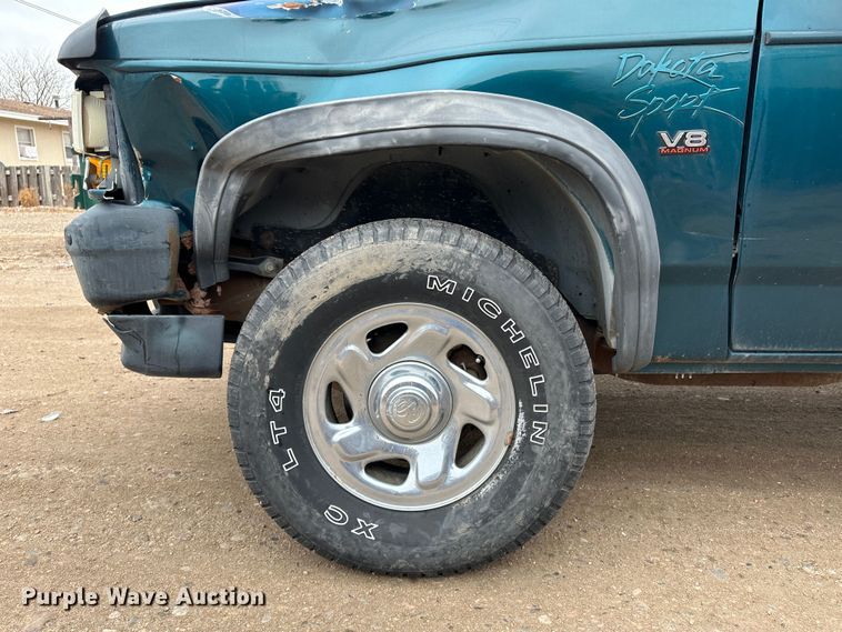 image for item LT9463 1994 Dodge Dakota  Club Cab pickup truck
