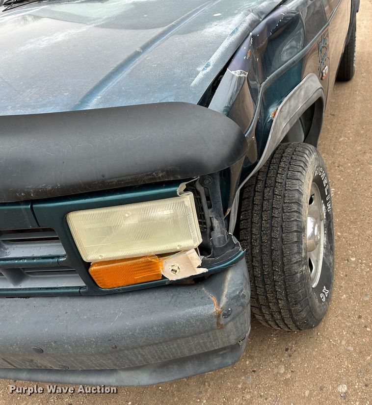 image for item LT9463 1994 Dodge Dakota  Club Cab pickup truck