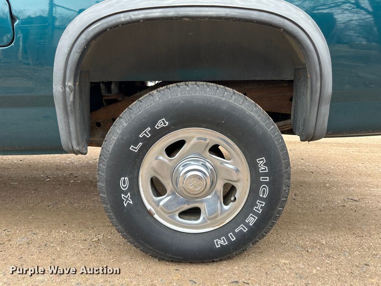 image for item LT9463 1994 Dodge Dakota  Club Cab pickup truck