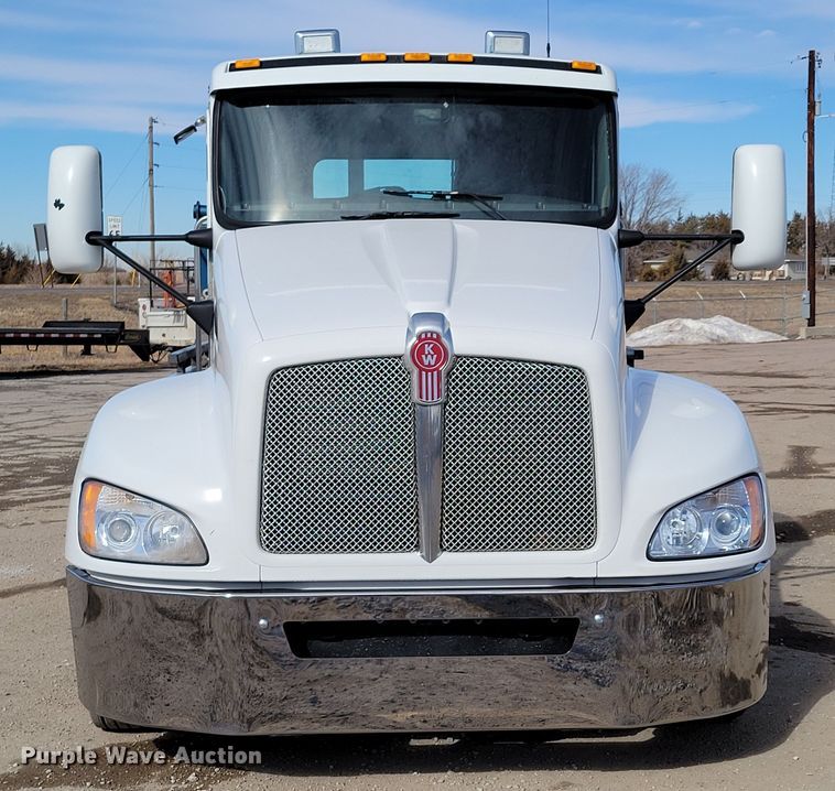 image for item LX9295 2009 Kenworth T270  rollback truck