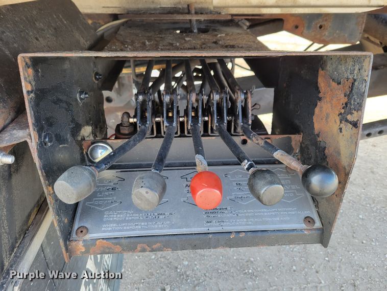 image for item LX9295 2009 Kenworth T270  rollback truck