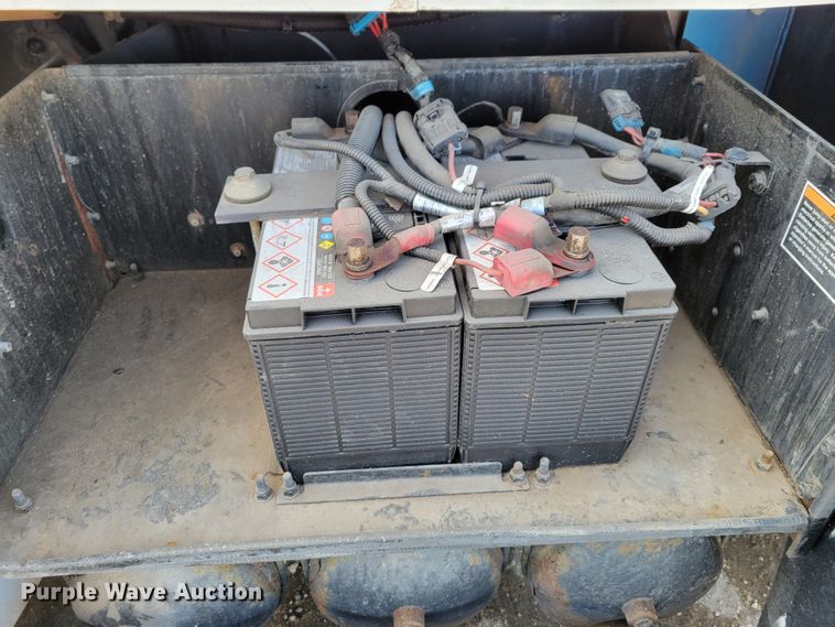 image for item LX9295 2009 Kenworth T270  rollback truck