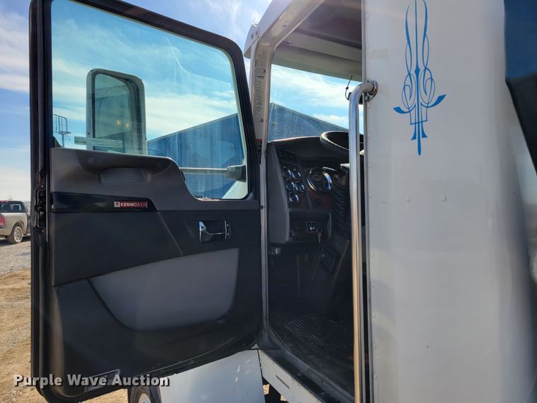 image for item LX9295 2009 Kenworth T270  rollback truck