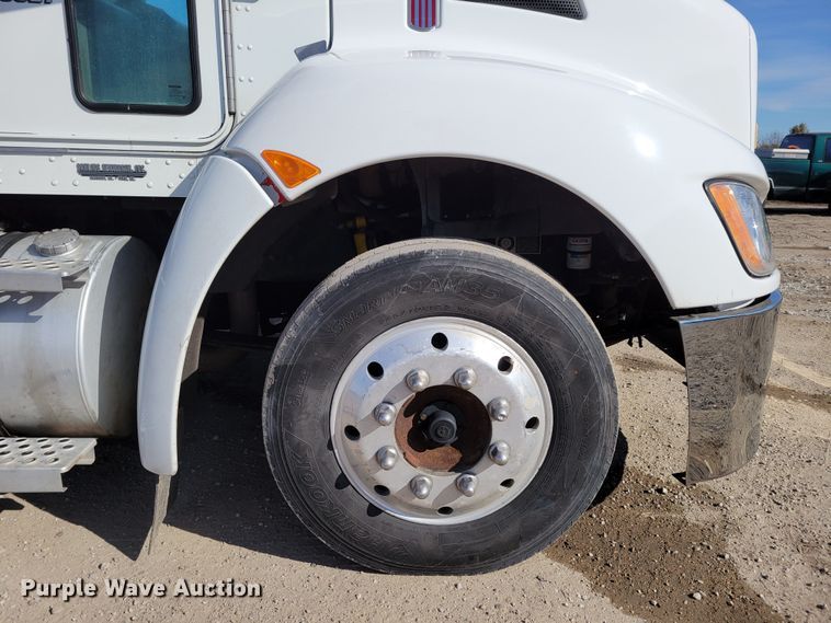 image for item LX9295 2009 Kenworth T270  rollback truck