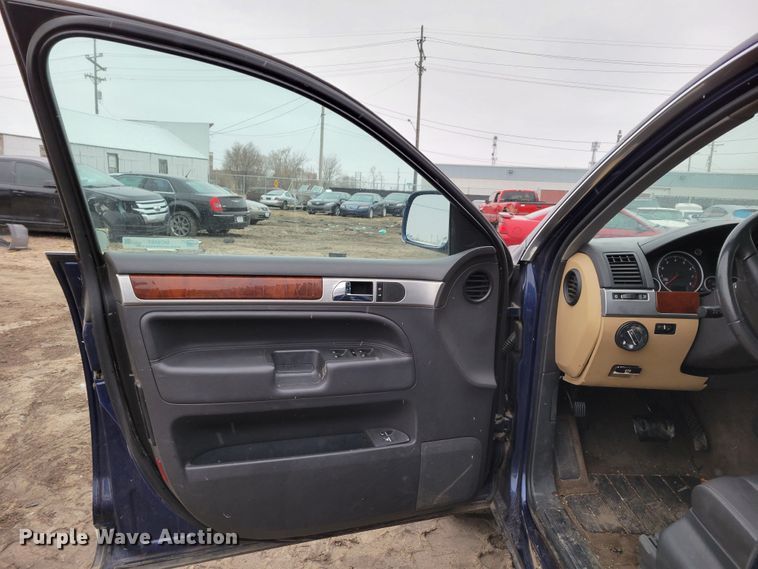 image for item MC9583 2004 Volkswagen Touareg  SUV