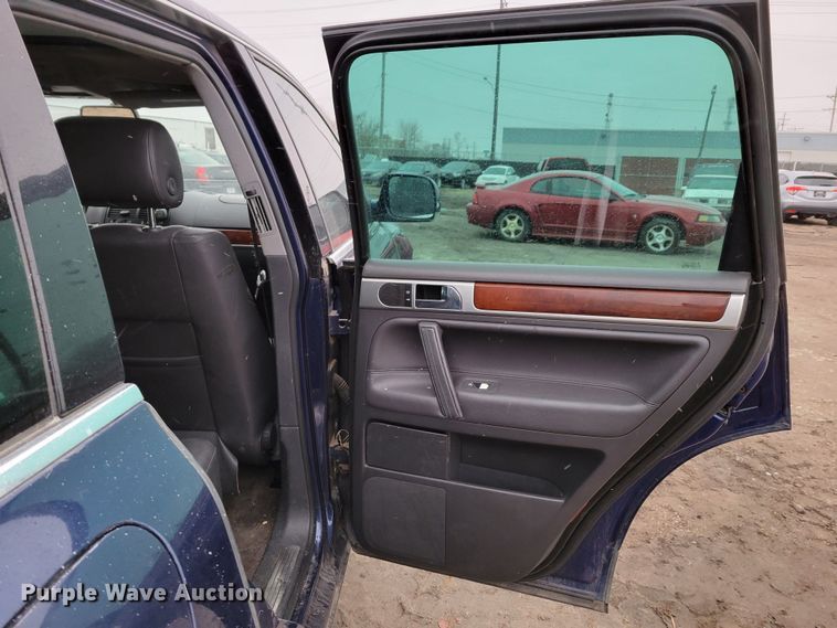 image for item MC9583 2004 Volkswagen Touareg  SUV