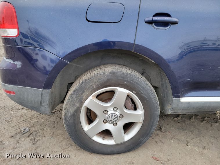 image for item MC9583 2004 Volkswagen Touareg  SUV