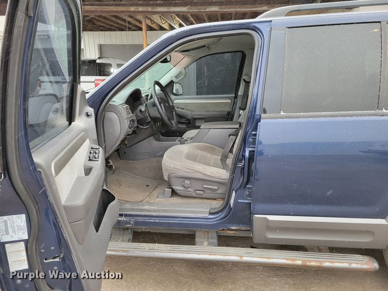 image for item MC9584 2004 Ford Explorer XLT  SUV