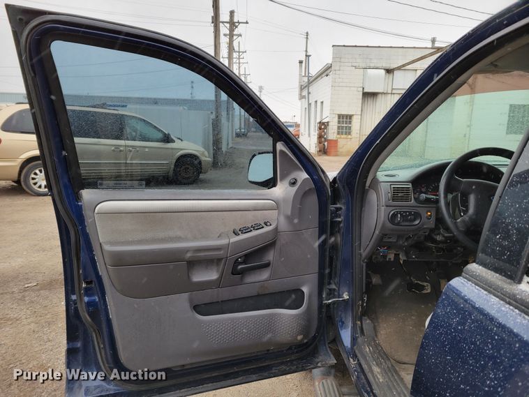 image for item MC9584 2004 Ford Explorer XLT  SUV