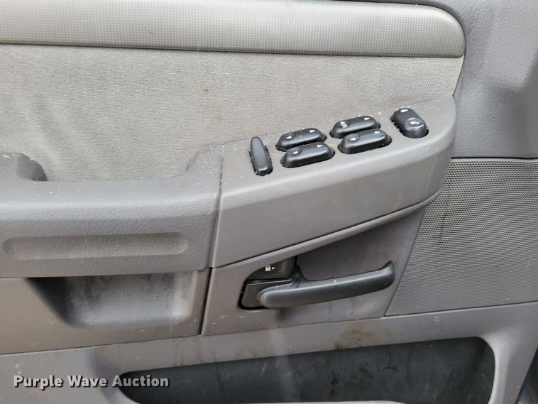 image for item MC9584 2004 Ford Explorer XLT  SUV