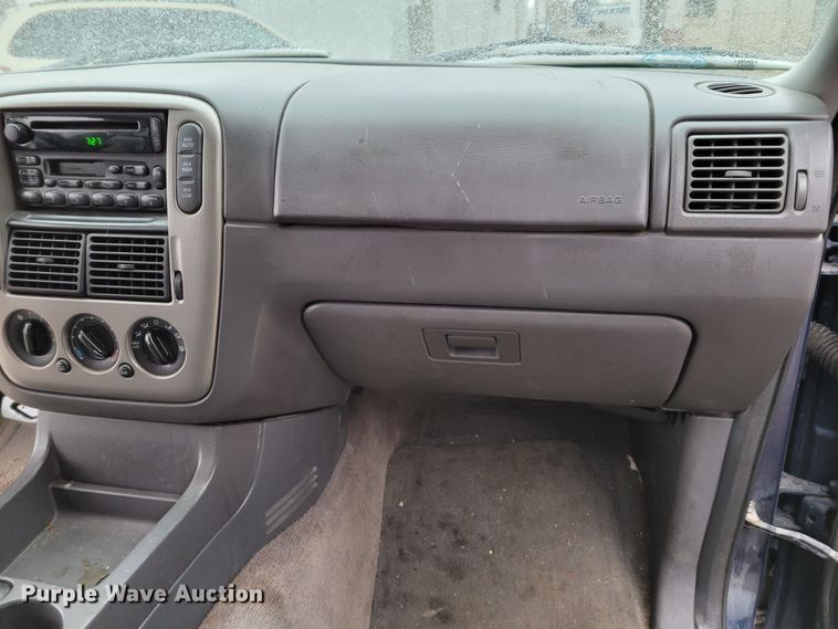 image for item MC9584 2004 Ford Explorer XLT  SUV