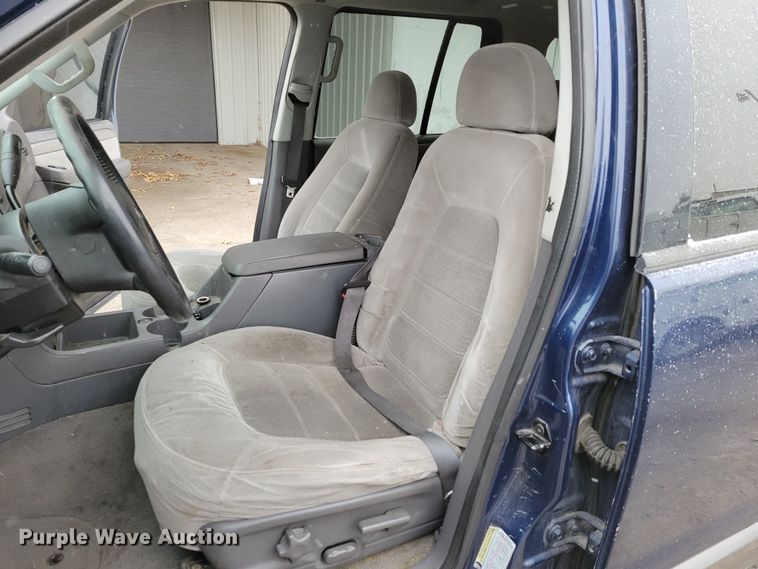 image for item MC9584 2004 Ford Explorer XLT  SUV