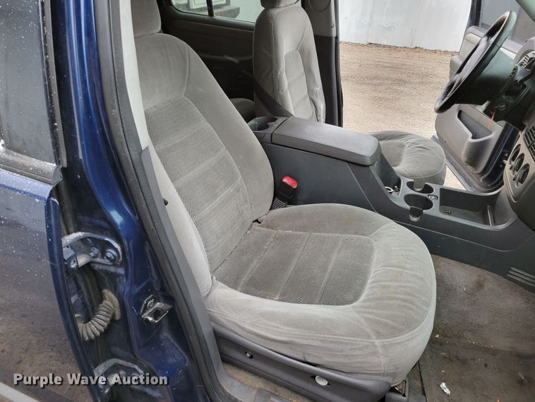 image for item MC9584 2004 Ford Explorer XLT  SUV